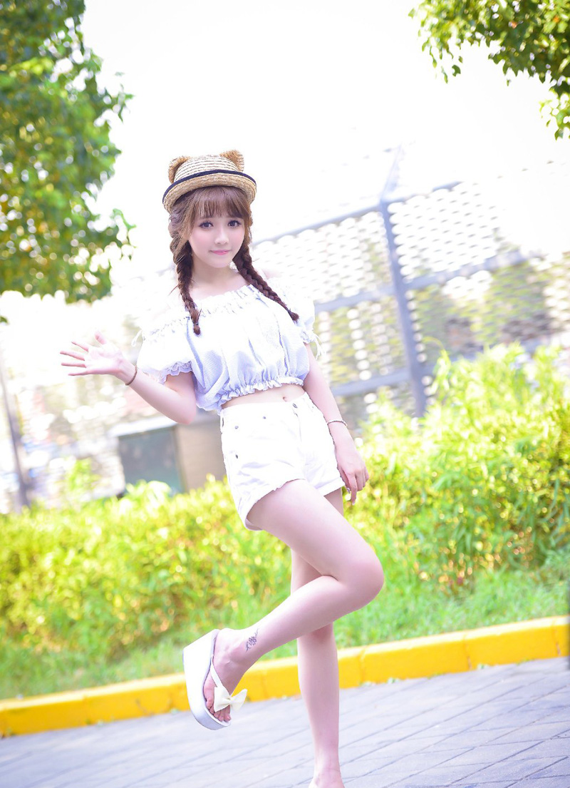 无论平时多勾心斗角，过年也要伪装个节日气氛出来，不然对不起鞭炮。